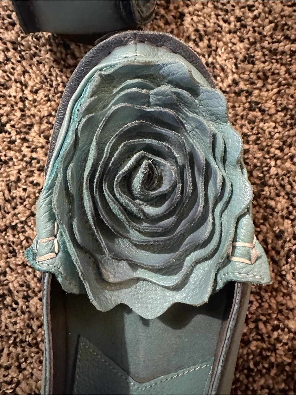 L'ATISTE Green Leather Floral Slip-On Flats - Picture 2 of 6